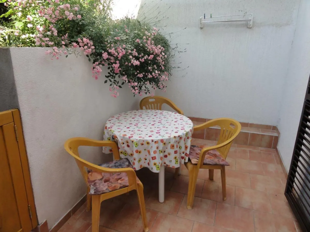 Cozy Apartment Buterer In Rovinj
